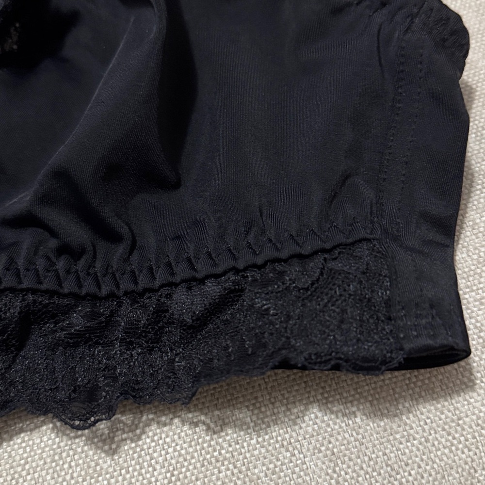 Breezies 3 Pack of Bras-No Wire/No Padding-3 Hook Back-Lace Detail-Sz Large-EUC - Picture 5 of 16